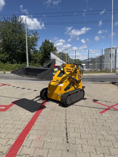 Šmykom riadený nakladač HUAYEE HY480XC